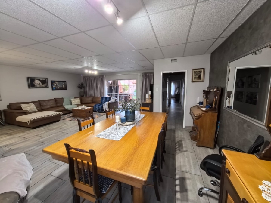 3 Bedroom Property for Sale in Rhodesdene Northern Cape